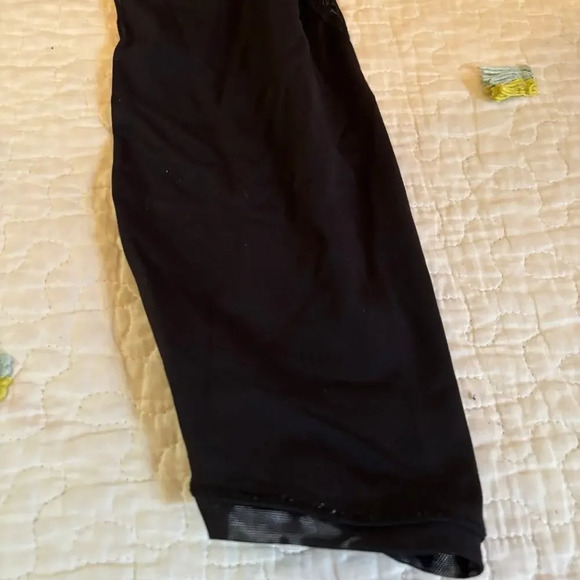 lululemon black athletic leggings mesh 6 - Picture 3 of 7
